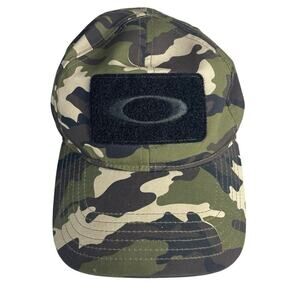 Oakley Men’s Camo Performance Fit Small/Medium Fitted Hat